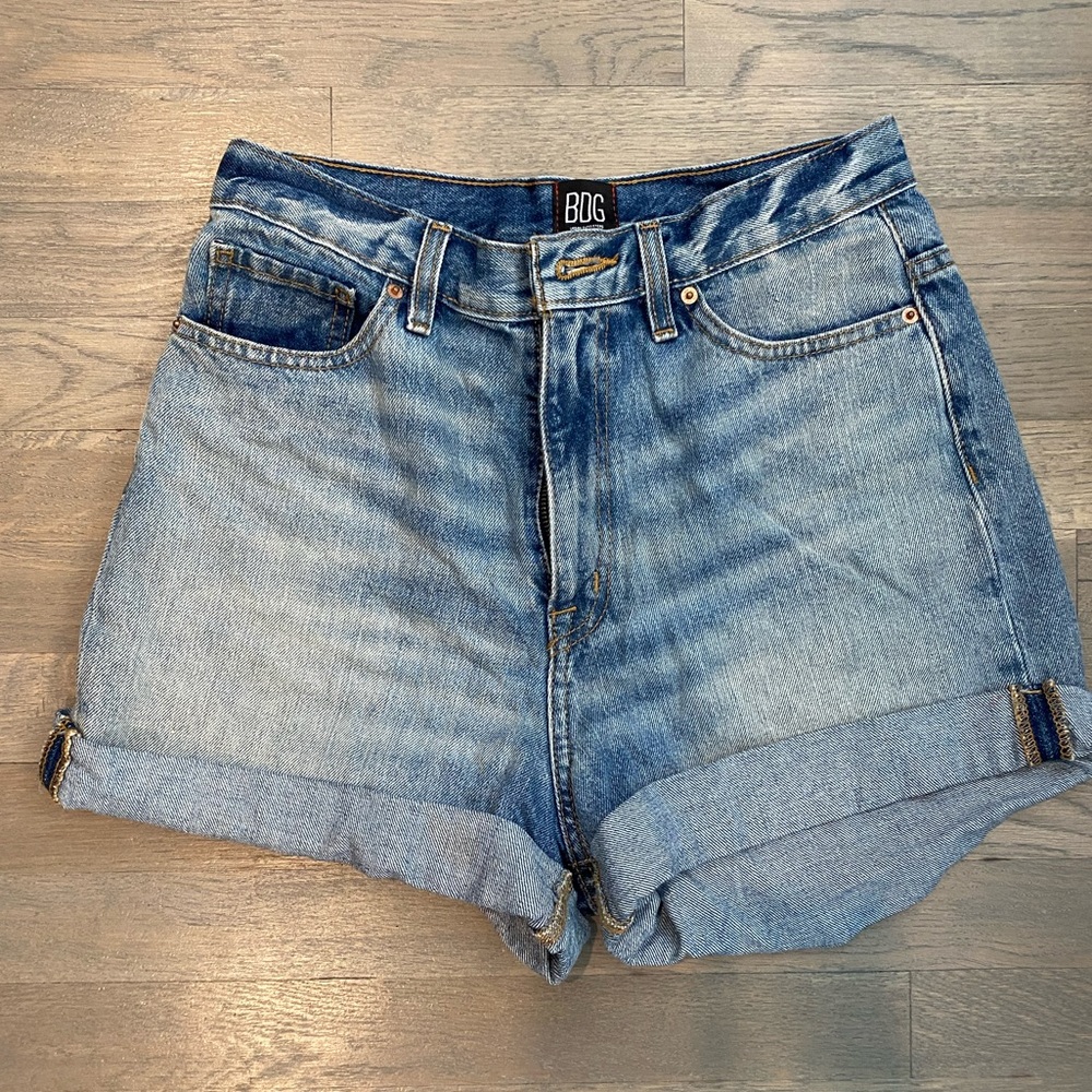 BDG Mom High-Rise Shorts, Size 28
